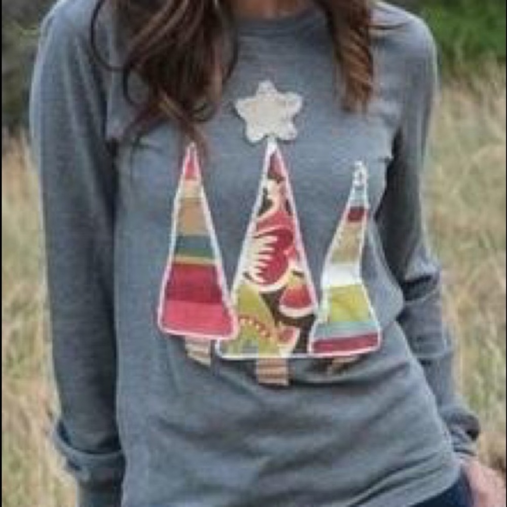 Gray appliqué christmas tree thermal shirt